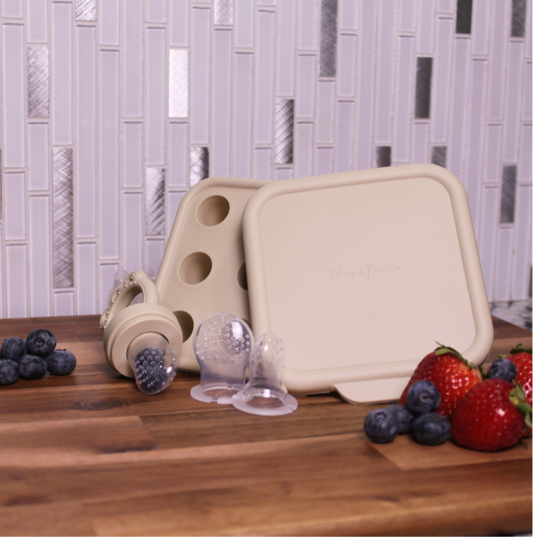 Fruit Feeder with Freezer Tray